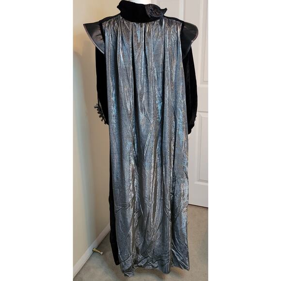 Spirit Halloween Costume Deluxe Skeleton King Shirt w/ Attached 55" Cape Size M - Picture 6 of 10